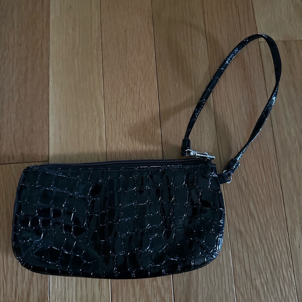 Black Patent Leather wristlet. Fits cellphone, cash, credit cards and lipstick. - Picture 5 of 5